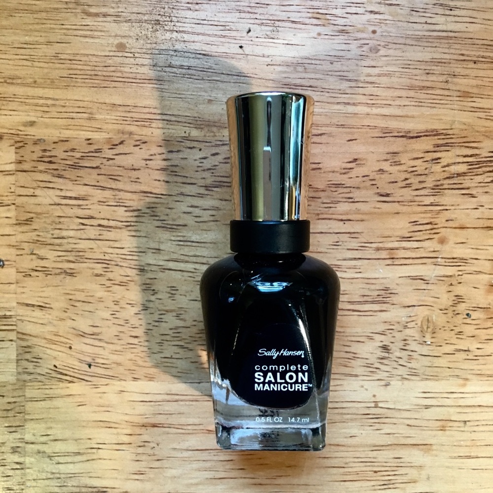 SALLY HANSEN BLACK NAIL POLSIH